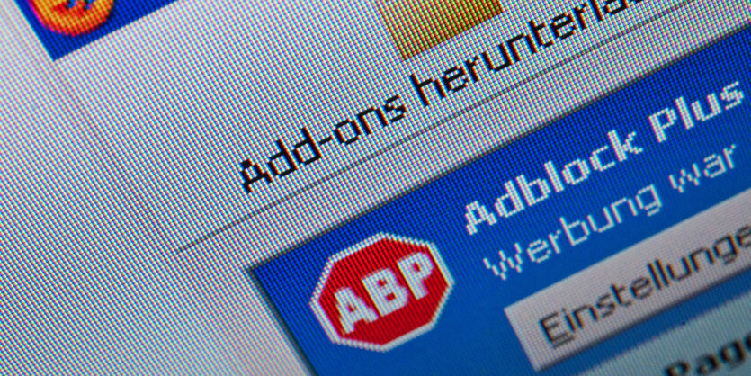 Computerbildschirm mit Meldung von Adblock Plus