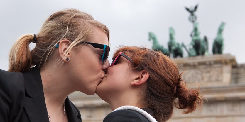 Knutschen vor dem Brandenburger Tor