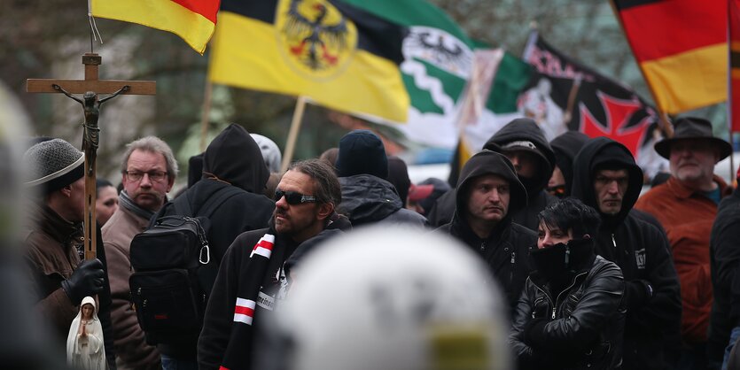 Hooligans bei rechter Demo