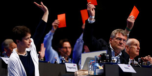 Die AfD-Chefin Frauke Petry bei der Stimmabgabe auf dem Parteitag in Stuttgart