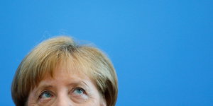 Die obere Hälfte des Kopfes von Angela Merkel