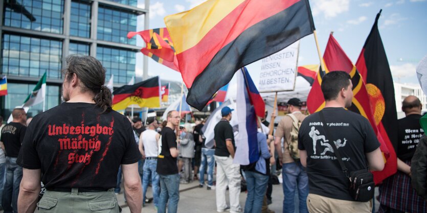 Neonazis am Berliner Hauptbahnhof