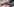 Eine Pistole vom Typ „Glock 17“ in einer Hand