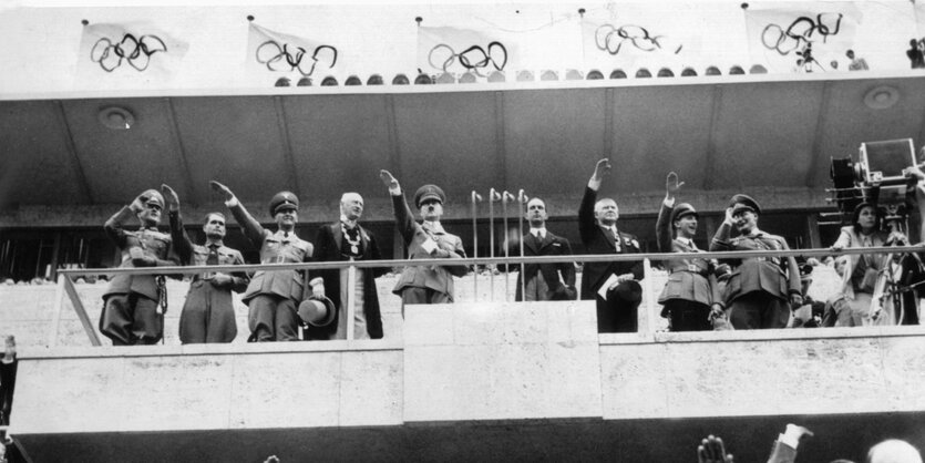 Hitler 1936 im Olympiastadion