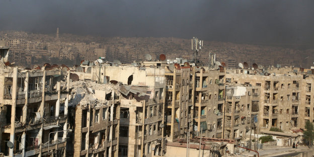 zerstörte Häuserfront in Aleppo