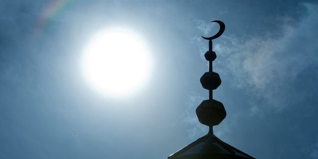 Halbmond auf einer Moschee in Frankfurt/Main