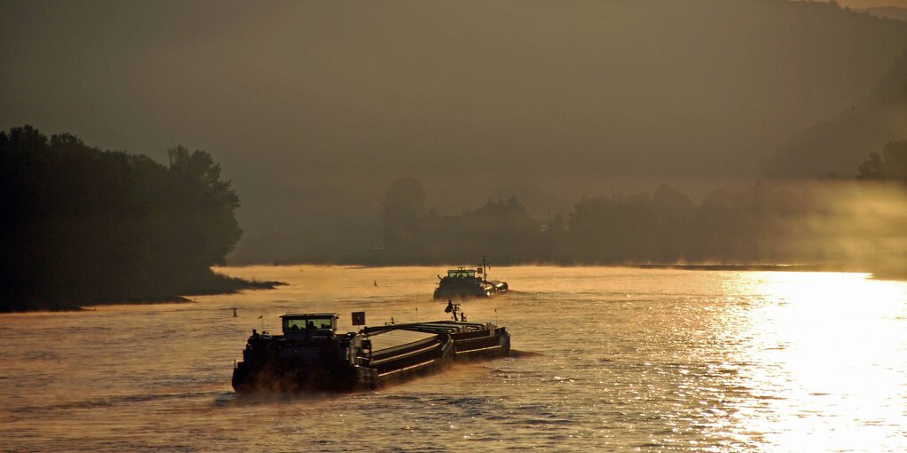 Schiffe auf einem Fluss