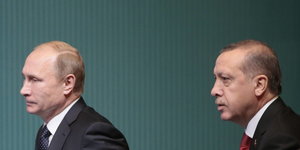 Der russische Staatschef Wladimir Putin und der türkische Präsident Recep Tayyip Erdoğan im Profil