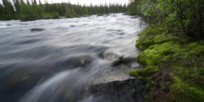 Ein Wildwasserfluss