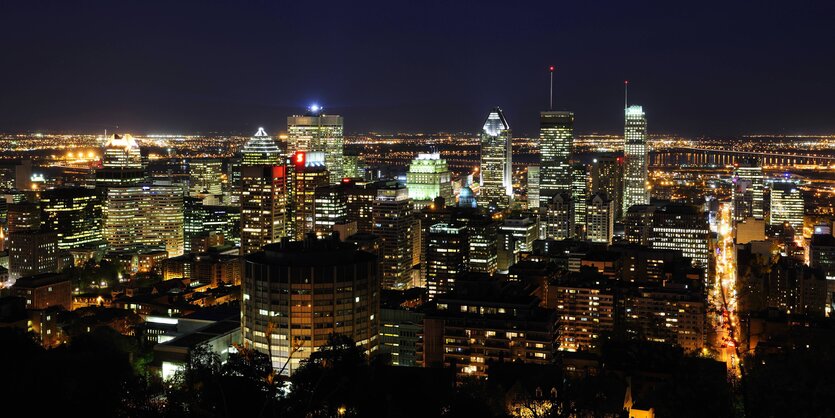 Skyline in der Nacht