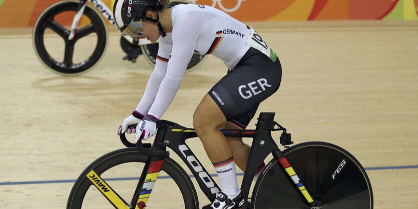 Die Bahnradfahrerin Kristina Vogel fährt ohne Sattel in Rio