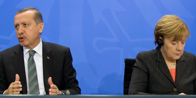 Recep Tayyip Erdoğan und Angela Merkel bei einer gemeinsamen Pressekonferenz