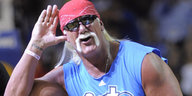 Hulk Hogan mit erhobener Hand