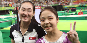 Selfie: Hong Un-jong (l.) mit Lee Eun-ju im Olympiastadion