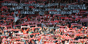 Fans von Union Berlin im Stadion "Alte Försterei"