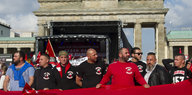 Türkische Demonstration mit MItgliedern der Osmanen Germania vor dem Brandenburger Tor