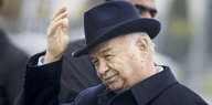 Der usbekische Diktator Islam Karimow mit Hut