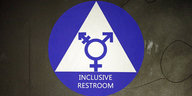 Toiletten-Schild mit Symbol für drei Geschlechter