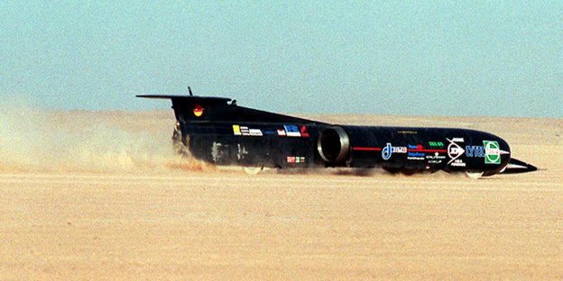 Der „Thrust-Super-Sonic“ rast durch die jordanische Wüste