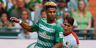 Die Fußballer Serge Gnabry und Paul Verhaegh.