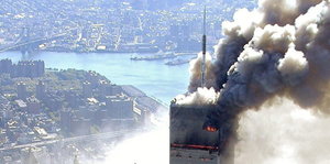 Ein brennender Turm des World Trade Center in New York am 11. September 2001