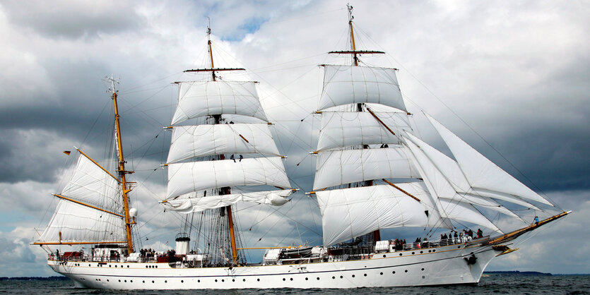 Das Segelschiff Gorch Fock im Meer