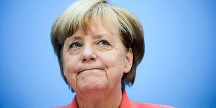 Angela Merkel kneift die Lippen aufeinander