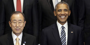 UN-Generalsekretär Ban Ki-moon und President Barack Obama lächeln in die Kamera