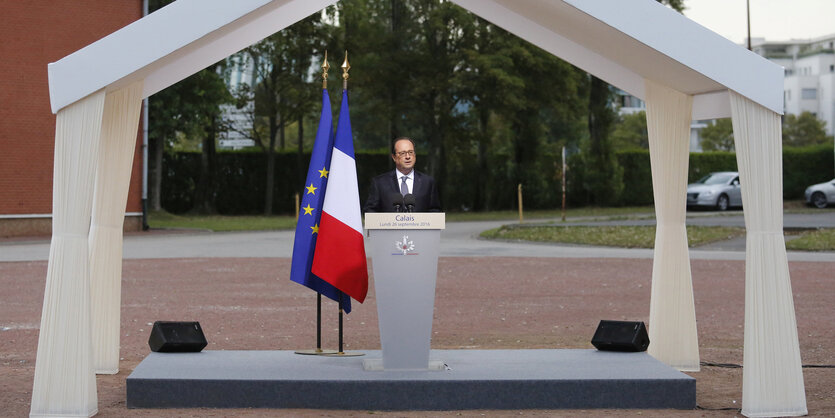 Präsident Francois Hollande in Calais