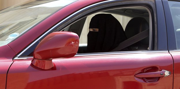Noch die Ausnahme: Saudische Frau allein am Steuer