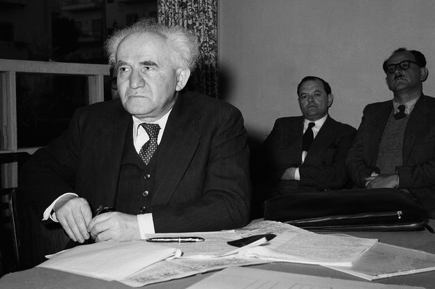 Schwarzweiß-Fotografie von David Ben-Gurion aus dem Jahr 1948