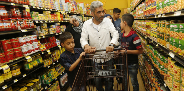 Flüchtlinge in einem Supermarkt in San Diego
