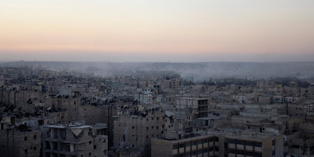 das zerbombte Aleppo im Morgengrauen