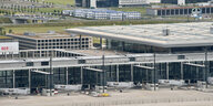 Blick aus der Vogelperspektive auf den Berliner Flughafen BER