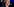 Hillary Clinton redet und gestikuliert