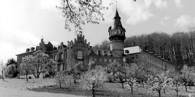 Die Rosenburg in Bonn, aufgenommen in schwarz-weiß