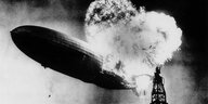 Ein Zeppelin explodiert