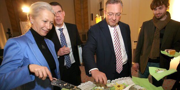 Claudia Hämmerling mit dem Innensenator Claudia Hämmerling mit dem Innensenator