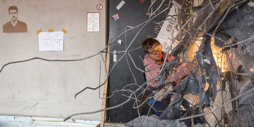 Ein Fan-Arbeiter im Museum