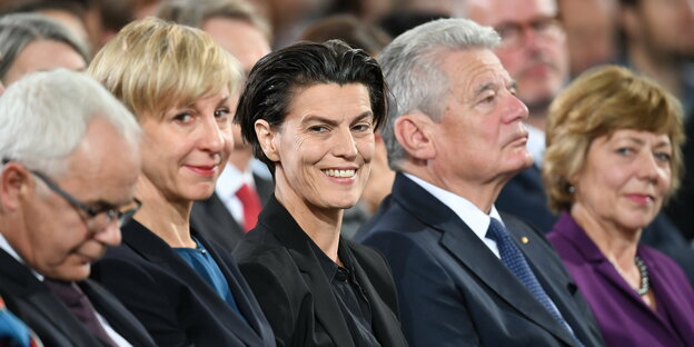 Carolin Emcke lächelt bei der Verleihung des Friedenspreises des Deutschen Buchhandels in der Paulskirche in Frankfurt am Main