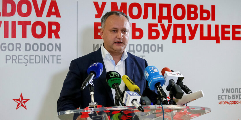 Igor Dodon stellt sich nach der Wahl der Presse