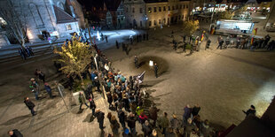 Demonstrationen vor der Kirche in Altdorf