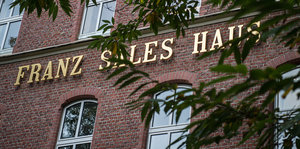Schriftzug am Hans Sales Haus in Essen