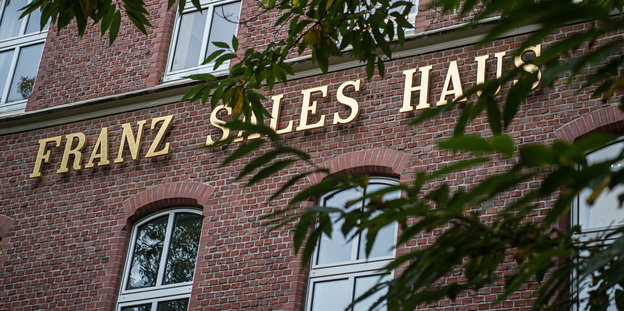 Schriftzug am Hans Sales Haus in Essen
