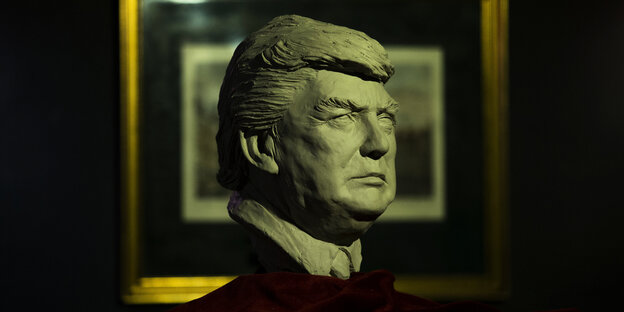 Eine Wachsbüste des neu gewählten US-amerikanischen Präsidenten Donald Trump im Wachsmuseum von Madrid