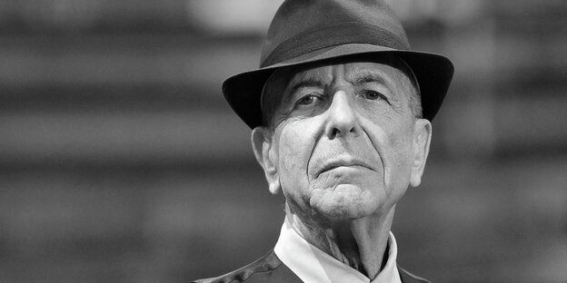 Leonard Cohen guckt skeptisch, 2009