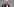 Steinmeier im Anzug mit Fliege, macht Geste mit der Hand in Richtung Kamera