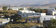 Kleine, weiße Häuschen in der illegalen Siedlung Amona im Westjordanland