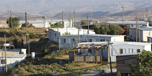 Kleine, weiße Häuschen in der illegalen Siedlung Amona im Westjordanland