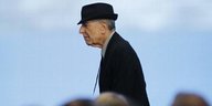 Leonard Cohen auf dem Weg zur Preisvergabe des John F. Kennedy Museums in Boston